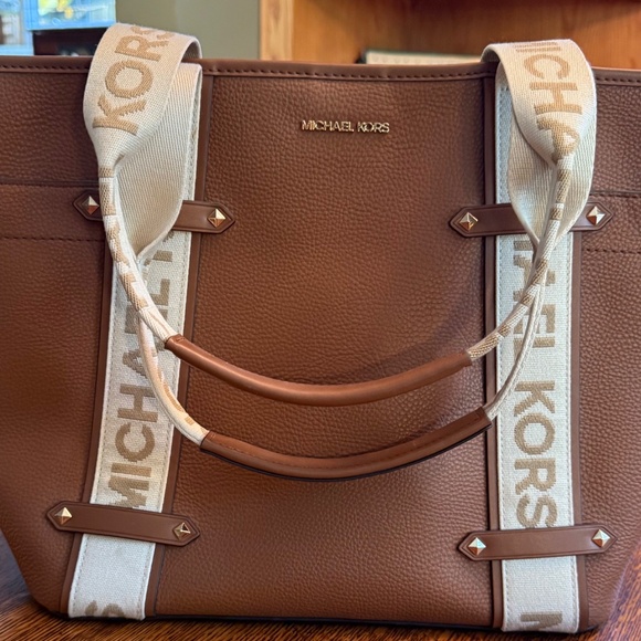 Brand new. Need a backpack - Picture 3 of 3